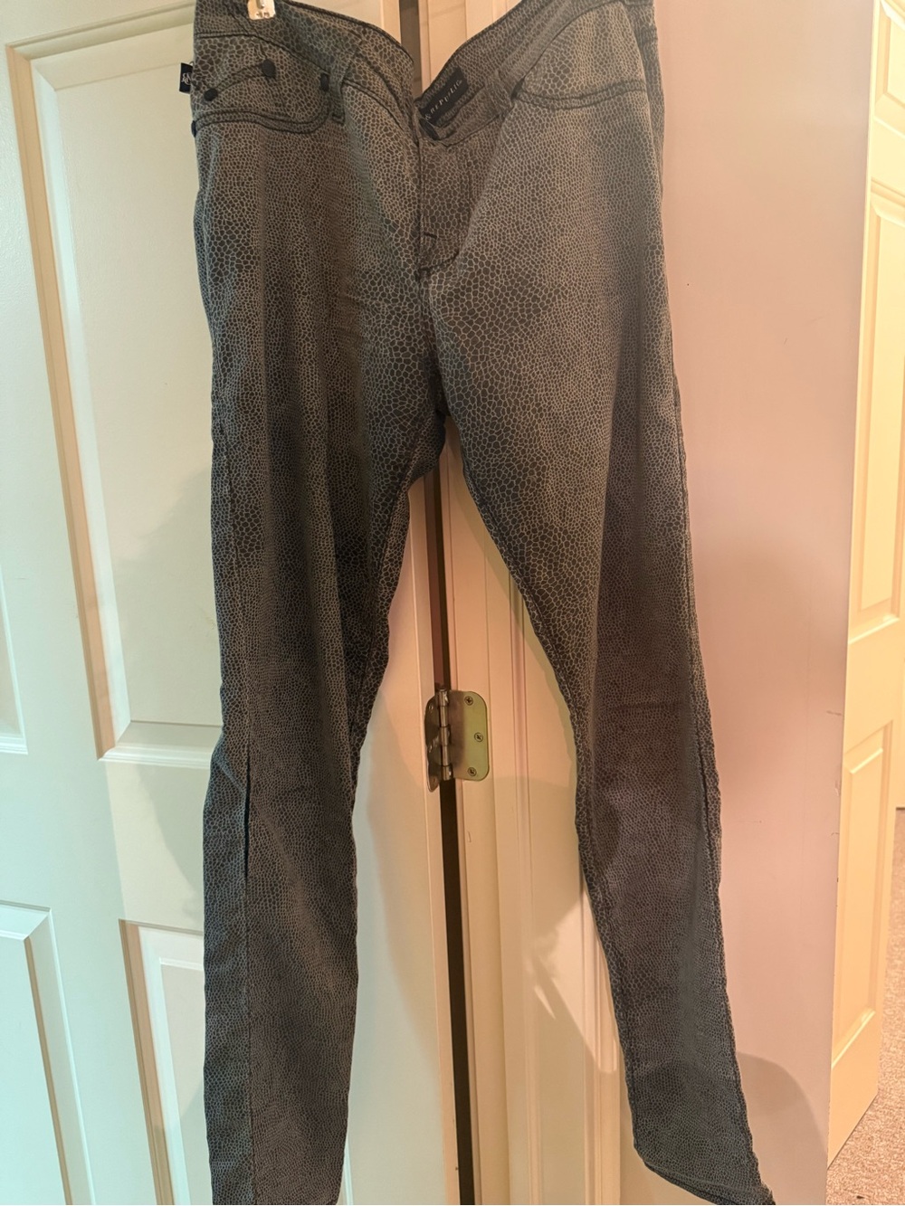 Woman’s Textured Gray Slim Pants
